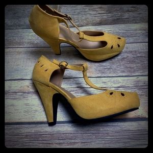 Mod Cloth Mustard Yellow Pumps